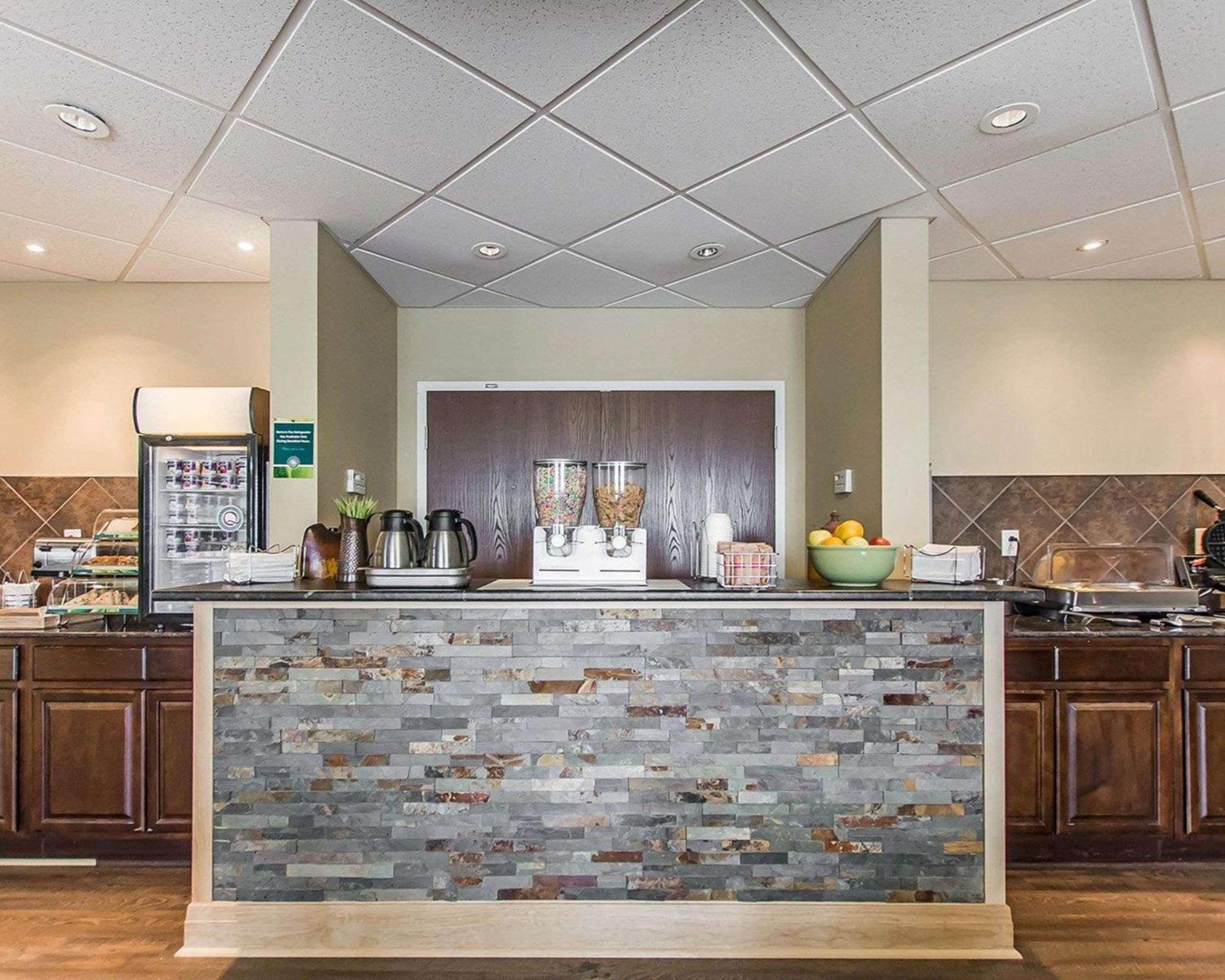 Quality Inn Moncton Exteriör bild